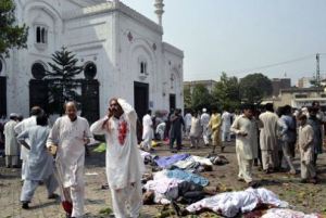 September 2013: Bei einem Selbstmordanschlag auf die Allerheiligenkirche in Peschawar sterben während der letzten Worte des Schlussgebets „Gehet hin in Frieden“ 122 Menschen auf grausamste Weise. 
